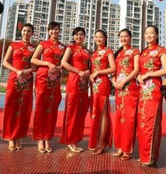 專業(yè)禮儀服務(wù)在重慶 伴娘伴郎團(tuán)隊(duì)、模特主持與角色扮演的多元化發(fā)展